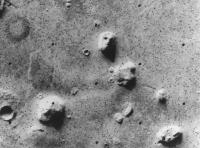 Slika: obraz na Marsu, posnet leta 1976. Vir: izvirni &#269;lanek, ESA