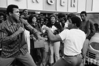 Muhamad Ali sparring playfully w. local man. Photographer: JOHN SHEARER