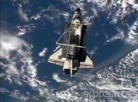 Raketoplan Discovery po razdru&#382;itvi od ISS nad Brazilijo