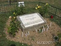  
Spomenik na mjestu pogibije Ive &#352;tandakerja u Sarajevu naselje Dobrinja
