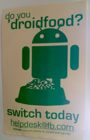 Facebook posku&#x161;a s posterji prepri&#269;ati zaposlene, naj preklopijo iz iPhona na Android.