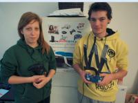  Black kontroler pomeni zmagal sem - vijola kontroler pomeni izgubil sem :)