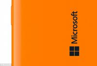  Logotip in napis Microsoft na zadnji strani