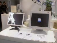 Dva LCD ADI MicroScan monitorja -- levi je prav &#353;minkerski in zelo podoben Herculesu