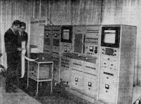  Elektronski analogni ra&#269;unalnik M-1 razstavljen na sejmu Sodobna elektronika leta 1958/59. Delo, Ljubljana (21.10.1959, letnik 1, &#x161;tevilka 171) (Z dovoljenjem)