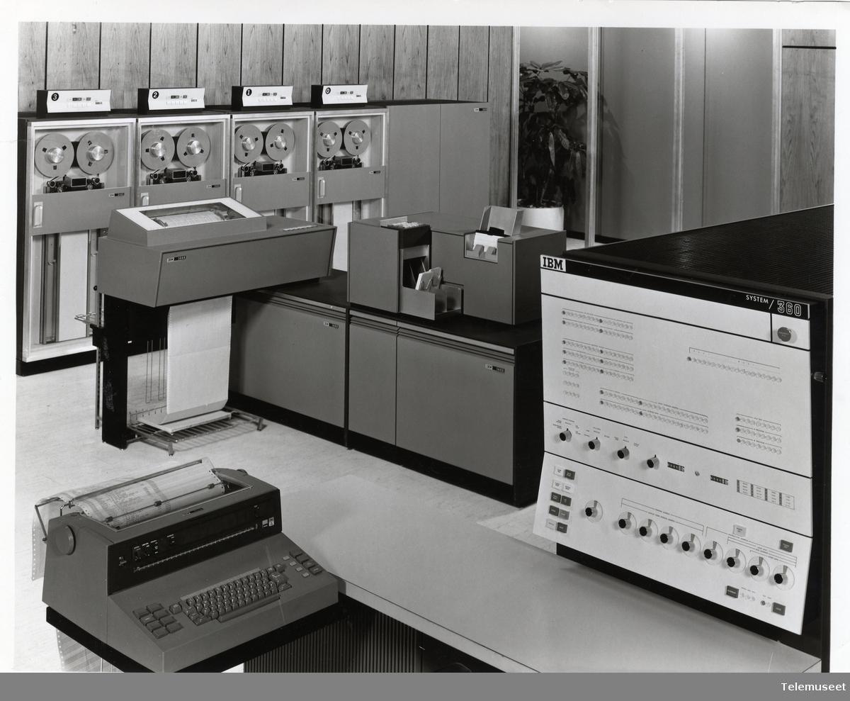 Третье поколение эвм фото. IBM S/360. IBM 3 поколение. ЭВМ третьего поколения IBM 360. IBM 360/370, ЕС-ЭВМ.