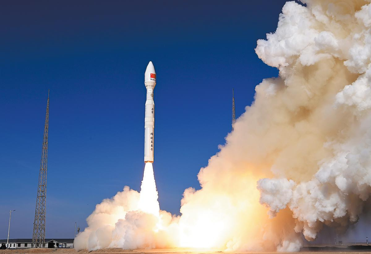 Starlinkov satelit se je za las izognil trku