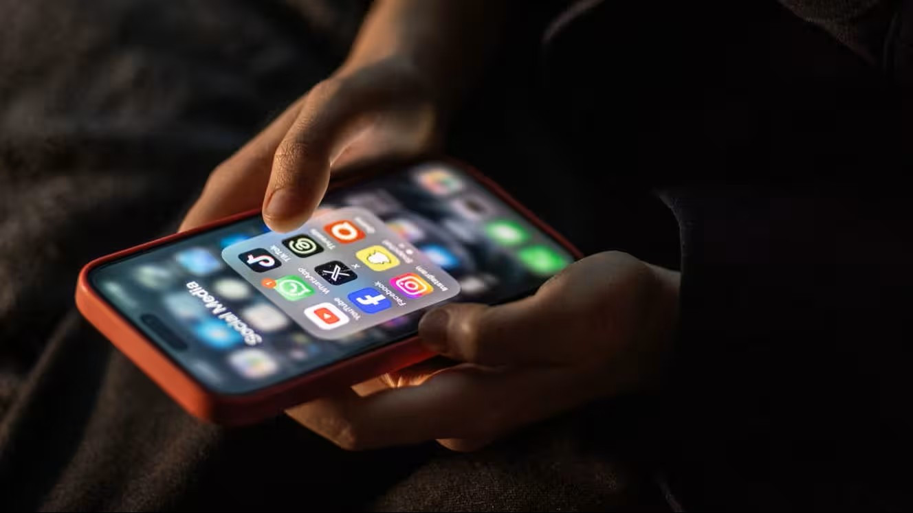 Francija bo prepovedala družbena omrežja za mlajše od 15 let