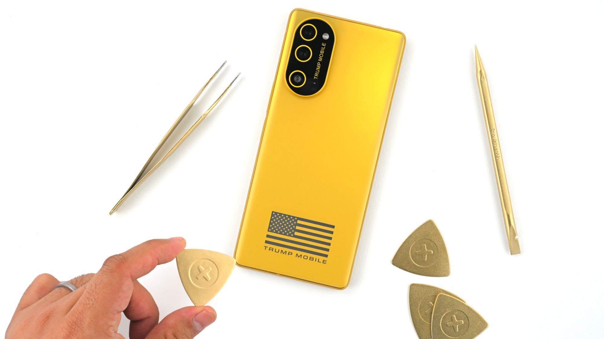 Trumpov telefon je zgolj preoblečen HTC U24 Pro