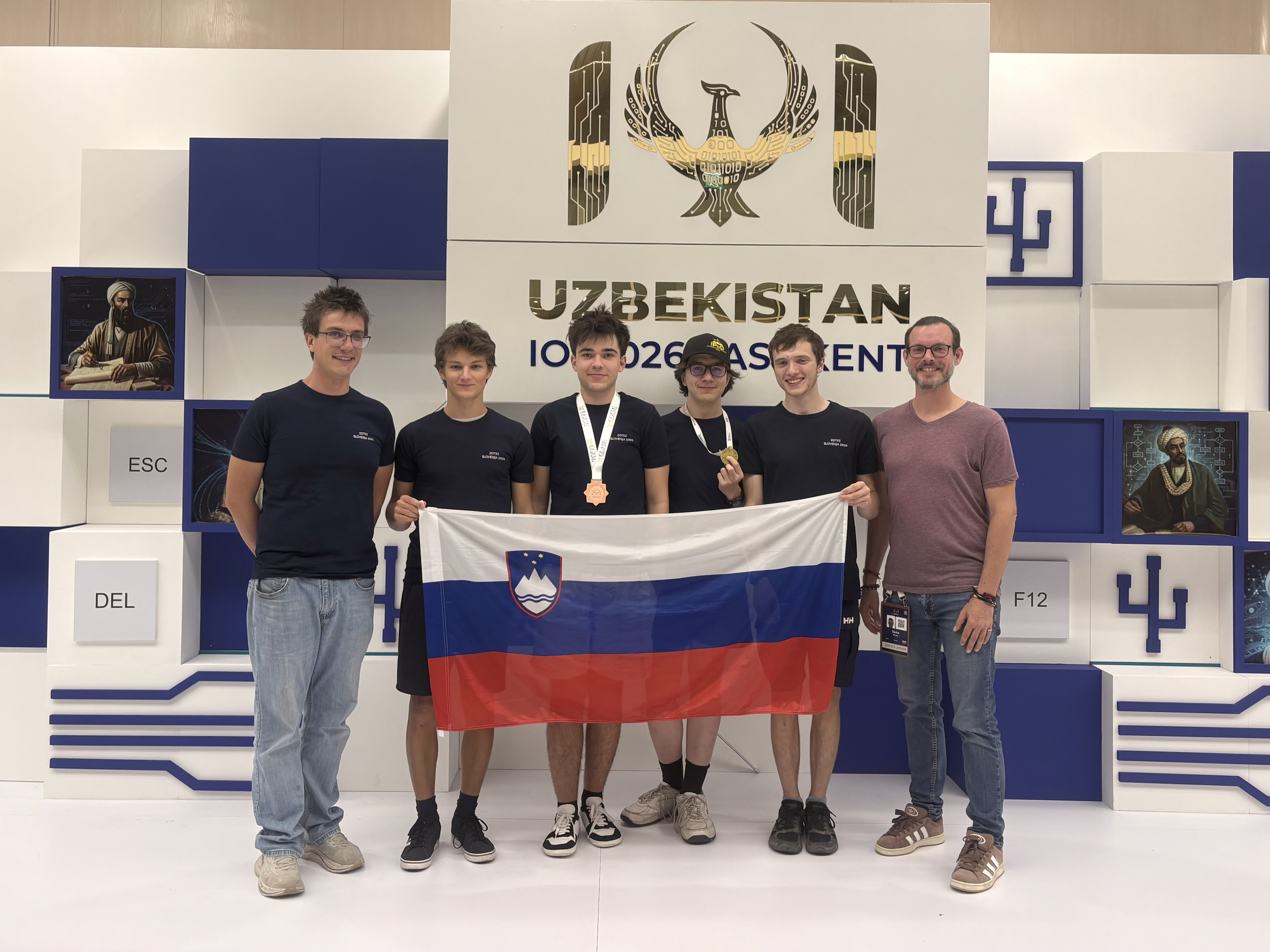 Na računalniški olimpijadi en bron